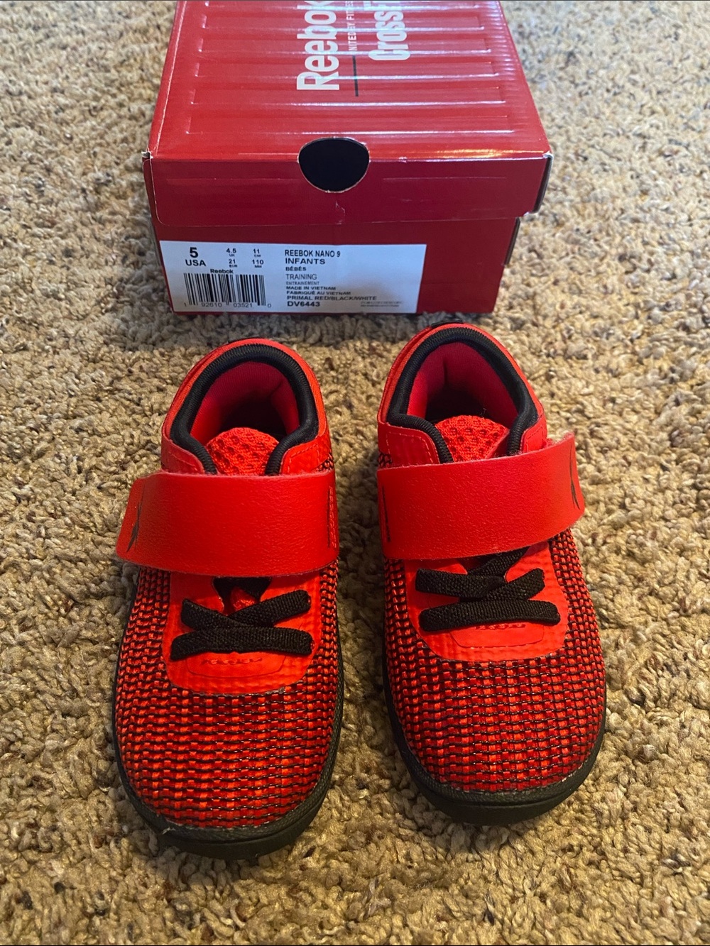 Reebok size 5 shoes - Picture 2 of 6